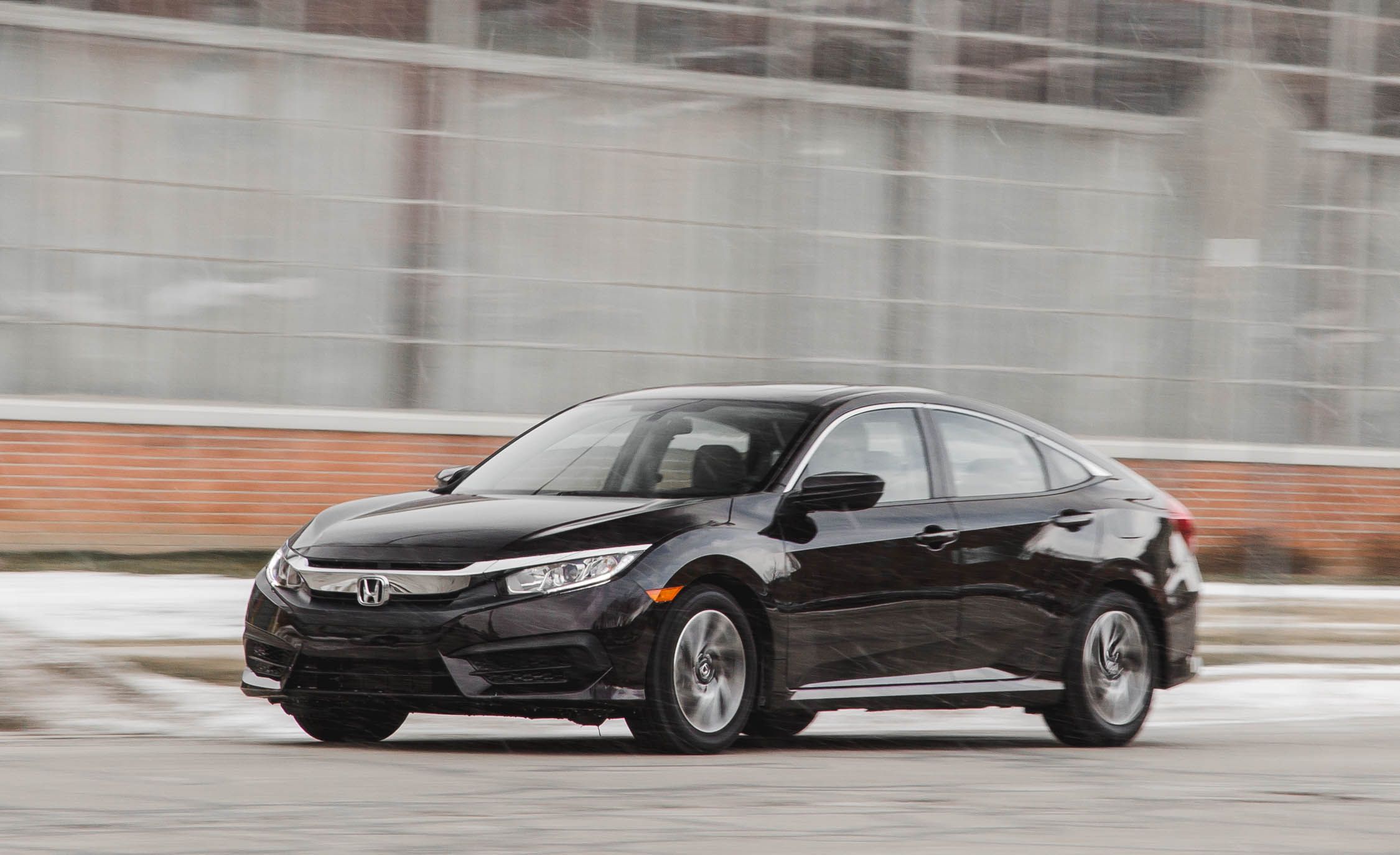 Honda dừng bán Civic 2016 do vấn đề động cơ